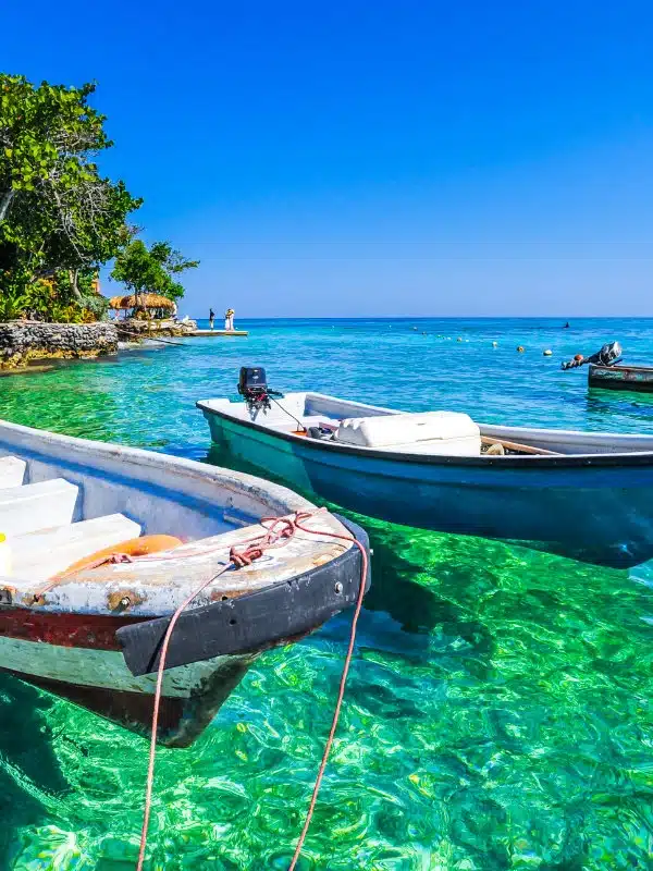 Crystal clear Caribbean waters near Cartagena