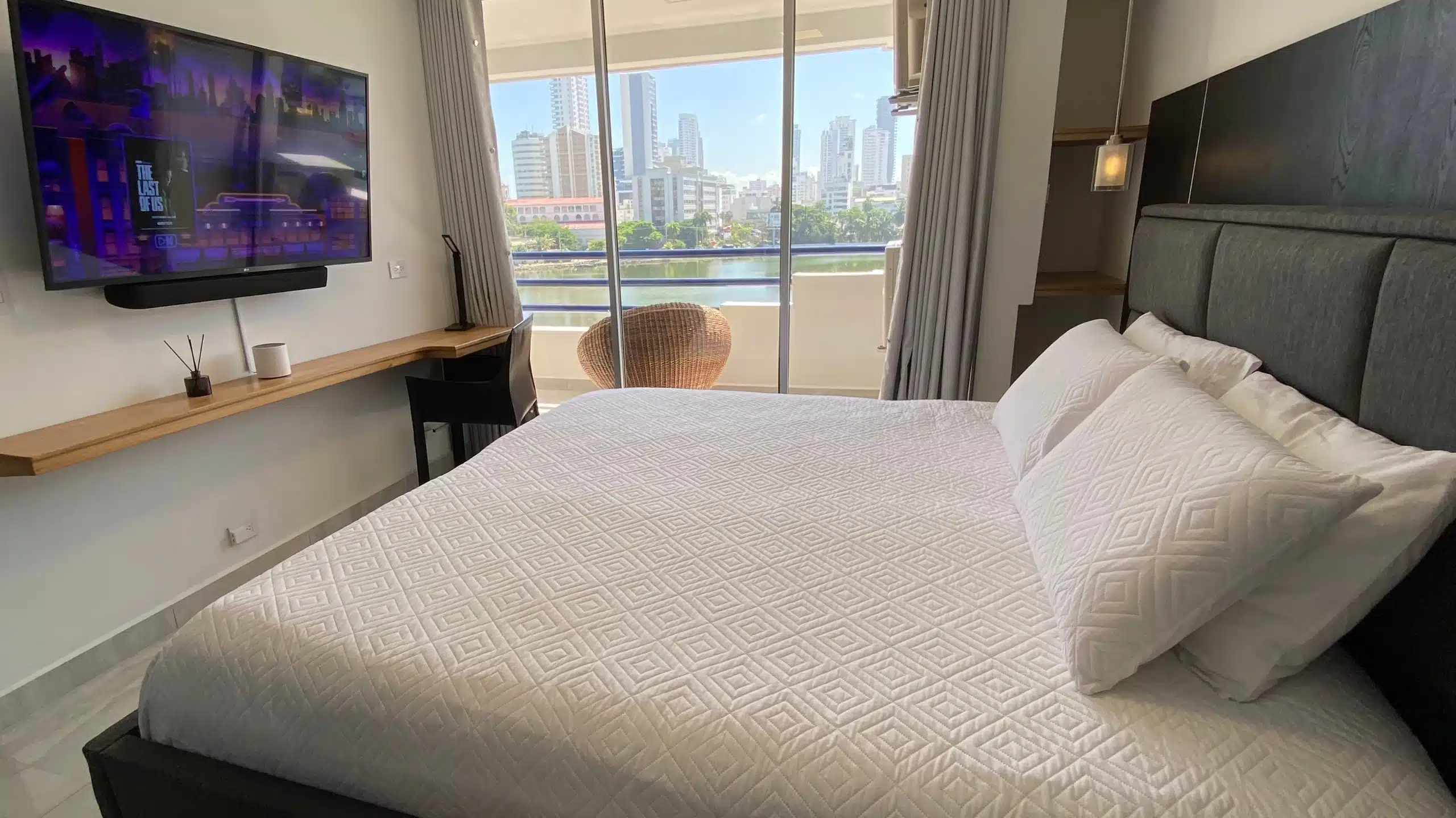 Modern bedroom with city views at Ritmo Cartagena